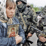 В 2014 году мирное население Донбасса пыталось остановить украинские войска словом. Сегодня мало кто решается открыто высказывать свое отношение к ВСУ. Фото: AFP/EAST NEWS - КП Мурманск