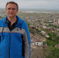 Журналист "КП" Владимир Ворсобин на фоне села Уллубийаул. Фото: Владимир ВОРСОБИН - КП Мурманск