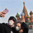 Особое внимание уделяется тому, что нельзя трогать глаза, рот и нос, но для того чтобы упростить восприятие информации людьми, мы говорим о том, чтобы они не трогали лицо. Фото: Владимир ВЕЛЕНГУРИН - КП Мурманск
