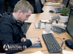 Программистов адаптировать трудно и дорого, рабочих — легко и малозатратно, но удерживать придётся всех