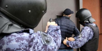 В Кандалакше сотрудники Росгвардии задержали мужчину, совершившего нападение с ножом на гостя гостиницы - УВО при УВД
