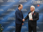 Уважаемые земляки, стало хорошей традицией в здании Мурманской областной Думы вручать награды наиболее отличившимся мурманчанам