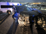 В Мурманске двое человек пострадали в лобовой аварии с микроавтобусом и легковушкой
