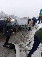 На трассе возле Североморска серьезное ДТП — одна машина перевернулась