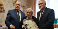 Уважаемые земляки, сегодня вместе с председателем Мурманской областной Думы Сергеем Михайловичем Дубовым вручили памятную юбилейную медаль, в честь 80-летия Победы советского народа в Великой Отечественной войне, жительнице блокадного Ленинграда - Областная дума