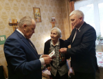 Уважаемые земляки, сегодня вместе с председателем Мурманской областной Думы Сергеем Михайловичем Дубовым вручили памятную юбилейную медаль, в честь 80-летия Победы советского народа в Великой Отечественной войне, жительнице блокадного Ленинграда