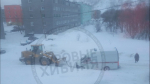В Кировске трактор вытаскивал «скорую» из сугроба