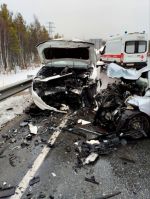 3 человека пострадали: страшные кадры с места аварии в Заполярье