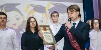 Сегодня в Мурманске 1096 одиннадцатиклассников и 2839 девятиклассников отметили окончание учёбы - Арктик-ТВ