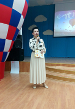 Анна Гришко поздравила выпускников Гаджиево и приняла участие в празднике "последний звонок"