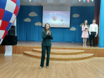 Анна Гришко поздравила выпускников Гаджиево и приняла участие в празднике "последний звонок"