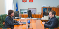 Оксана Демченко доложила главе региона Андрею Чибису о ходе реализации программы «Герои Севера» - Арктик-ТВ