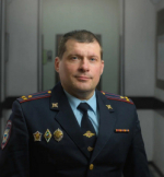 В мурманском аэропорту сотрудник полиции спас мужчину, проявив оперативность и высокий уровень профессионализма