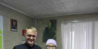 Депутат Мурманской областной Думы Александр Клементьев вручил Почетную грамоту Елене Абуезидовне Бисаевой - Областная дума