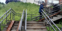Взбесившие мурманчанина упавшие перила вернули на место - SeverPost.ru