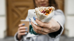 Мясо и молочку из мурманской «шавермочной» ждёт утилизация после отравления посетителя