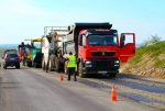 Подрядная организация устраняет дефекты на автоподъезде к Териберке