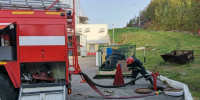 В Заполярном тушили пожар в заброшенном здании молокозавода - Мурманский вестник