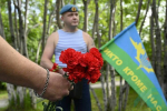 Губернатор Андрей Чибис поздравил военнослужащих и ветеранов Воздушно-десантных войск