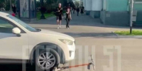 В Мурманске автомобиль снес самокатчика - Мурманский вестник