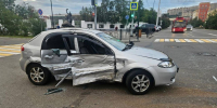 При столкновении двух автомобилей в Мурманске на Ленина пострадала девушка - ИА B-Port.Com