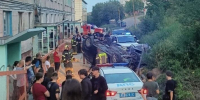 В Полярном легковушка сделала сальто во дворе - Мурманский вестник