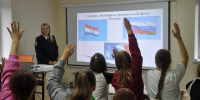 В преддверии Дня Государственного флага РФ полицейские Мурманской области провели для юных северян патриотическую викторину - УМВД Мурманской области