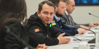 Губернатор Мурманской области Андрей Чибис совместно с директором фонда Мельниченко Татьяной Журавлевой познакомились с работами художников фестиваля «РОСТ» - Правительство Мурманской области