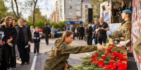 Мурманчане почтили память жертв теракта в Беслане - Арктик-ТВ