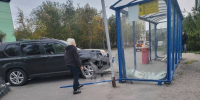 В Мурманске иномарка вылетела на остановку после ДТП - Мурманский вестник