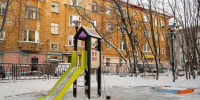 В сквере на улице Сафонова в Мурманске обновили детскую площадку - ИА B-Port.Com