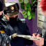 Алиментщик в Оленегорске прятался от приставов в диване - SeverPost.ru