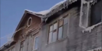 В Мурманске дом на Павлова горит и тонет - SeverPost.ru