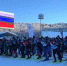 Сотрудники УФСИН России по Мурманской области присоединились к масштабному зимнему спортивному событию страны — Всероссийской массовой лыжной гонке «Лыжня России». На лыжную трассу вышли действующие сотрудники Управления и подведомственных учреждений, члены их семей, ветераны службы, а также начальник УФСИН России по Мурманской области Сергей Бондарь. Правда, свою дистанцию Сергей Николаевич преодолевал на родине, в Архангельской области. Трассы на выбор. Стиль бега свободный. Из-за морозной погоды участники соревновались на дистанции 5 километров вместо запланированных десяти. Кто-то стремительно бежал, а кто-то шёл, получая удовольствие от движения и окружающей красоты северной природы. В выигрыше были все, даже начинающие. Несмотря на морозную погоду, атмосфера на трассе была по-настоящему праздничной. По словам сотрудников, они ежегодно принимают участие в этих стартах, и с каждым годов растёт число участников. Это событие является не только возможностью проверить свою физическую подготовку, но и провести время на свежем воздухе с семьёй и коллегами, зарядиться положительными эмоциями. Пресс-служба УФСИН России по Мурманской области - УФСИН