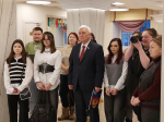 Уважаемые земляки, 20 февраля в Мурманском областном театре кукол принял участие в торжественном открытии фотовыставки "Отец Героя России" в рамках II Открытого творческого фестиваля "Zа СВОих", посвященного Специальной военной операции