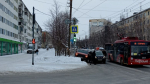 В Мурманске автомобиль врезался в сугроб после ДТП