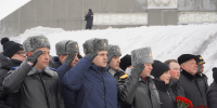 Память на века: в День защитника Отечества мурманские росгвардейцы возложили цветы к мемориалу Защитникам Заполярья - Росгвардия