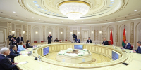 Губернатор Андрей Чибис и Президент Республики Беларусь Александр Лукашенко на рабочей встрече в Минске обсудили развитие совместных логистических проектов - Арктик-ТВ