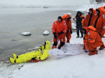 В Мурманской области впервые провели тренировку на открытой воде для предпринимателей с использованием спасательных термогидрокомбинезонов
