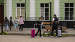 Пассажиры на вокзале