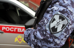 В Мурманске росгвардейцы задержали дебошира, разбившего стекла в подъезде и провоцировавшего драку