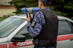 В Мурманске росгвардейцы задержали дебошира, разбившего стекла в подъезде и провоцировавшего драку