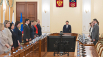 На оперативном совещании в правительстве Мурманской области почтили минутой молчания память героев Великой Победы