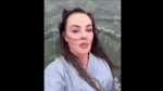 Телеведущая Первого канала искупалась в Баренцевом море [видео]